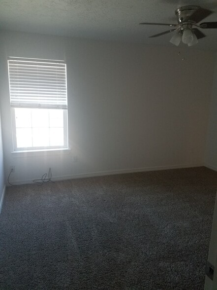 Building Photo - 1618 S Ave G Ave