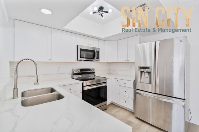 Building Photo - 5064 Spencer St