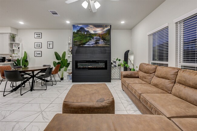 Building Photo - 522 N 6th St