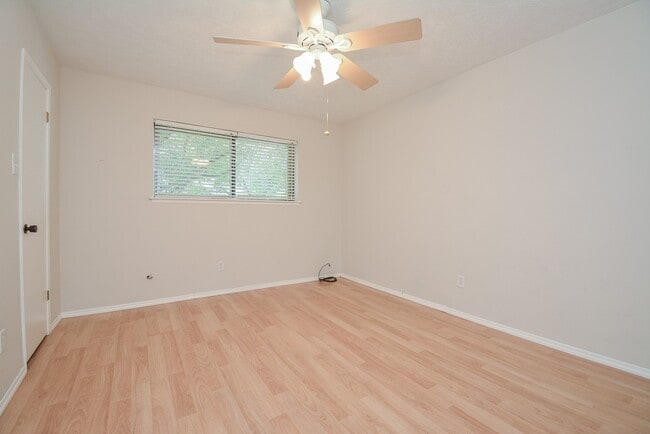 Building Photo - 21318 Park Valley Dr