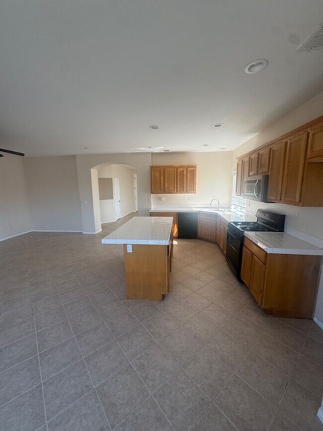 Building Photo - Beautiful Home Coming Soon!