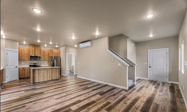 Building Photo - $800 Off 1st Month's Rent! Welcome to the ...