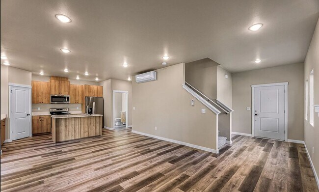 Building Photo - Welcome to the Ridge! 3 Bedroom Home for R...