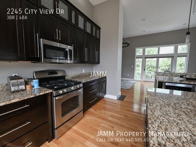 Building Photo - 2245 City View Dr