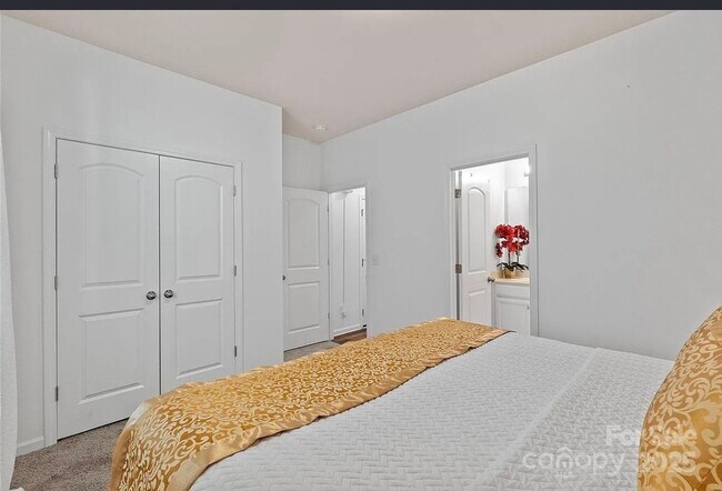Building Photo - Stunning 4BR House + Office, in Charlotte