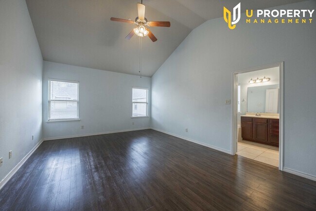 Building Photo - LUXURY TOWNHOME IN CRAIG RANCH COMMUNITY