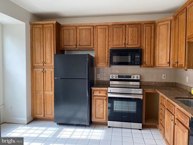 Building Photo - 9408 Regency Crest Dr