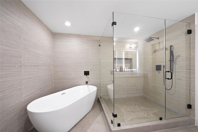 Building Photo - 700 NE 25th St