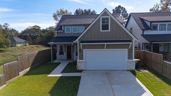 Building Photo - 517 Moore St