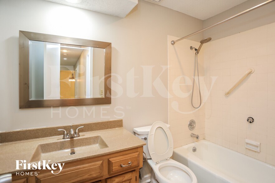 Building Photo - 15102 W 131st St