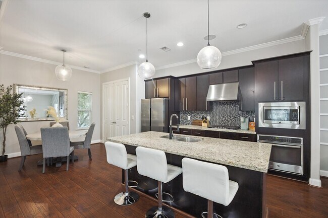 Building Photo - 1206 Cushing St