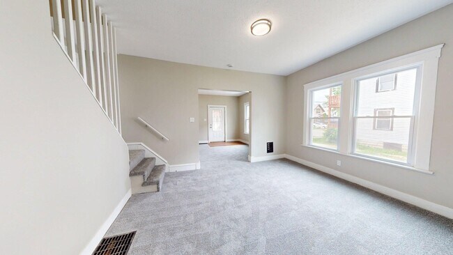 Building Photo - Madison/West Blvd neighborhood: 3 bedroom/1 bath single family home.