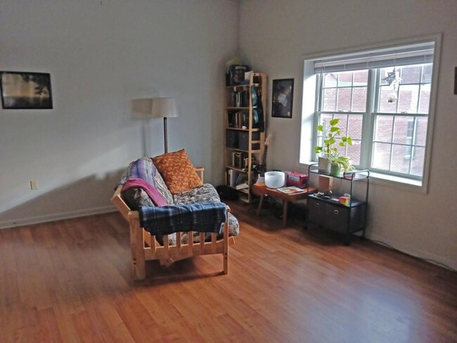 Building Photo - 18 Carlisle St