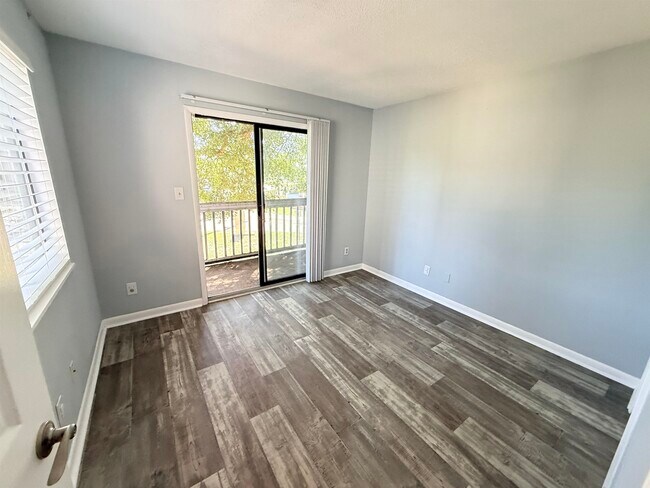 Building Photo - 10174 Beach Dr SW