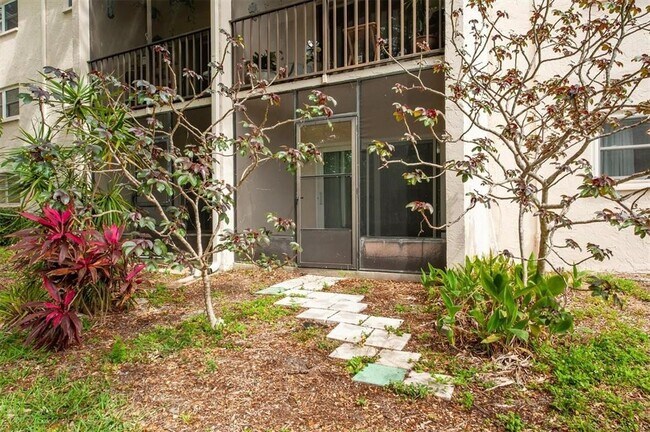 Building Photo - 845 Maple Ct