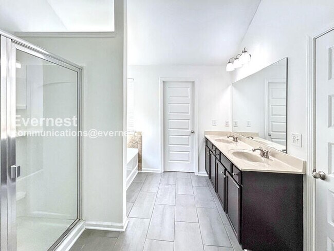 Building Photo - Limited Time Special Offer / 3 Bed/2.5 Bath Home with Garage / Pet-Friendly / Vouchers Accepted /...