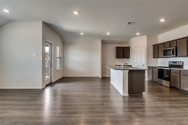 Building Photo - 208 Cultivator Ct