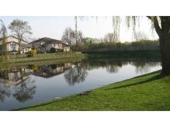 Building Photo - Beautiful 2 bd 1 1/2 ba as soon as July 1 move-in. Great Vernon Hills location!