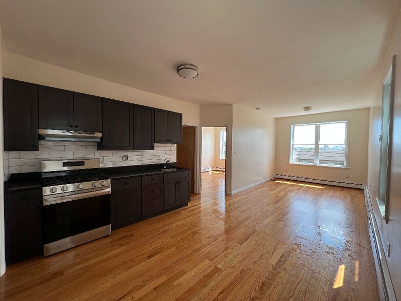 Primary Photo - 1007 Avenue C