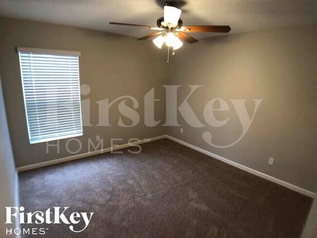 Building Photo - 1497 SW San Sebastian Ave