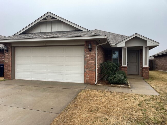 Building Photo - Luxury Vinyl plank and community amenities!  Beautiful 3/2/2 in Yukon!