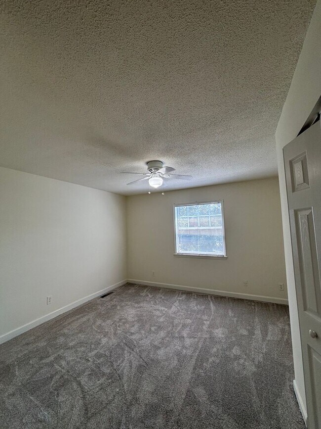 Building Photo - 2502 Avent Ferry Rd