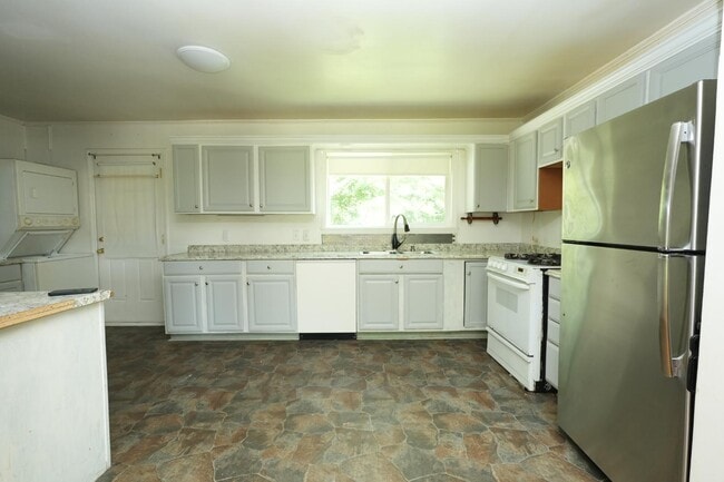 Building Photo - 2912 Cedarhurst Dr
