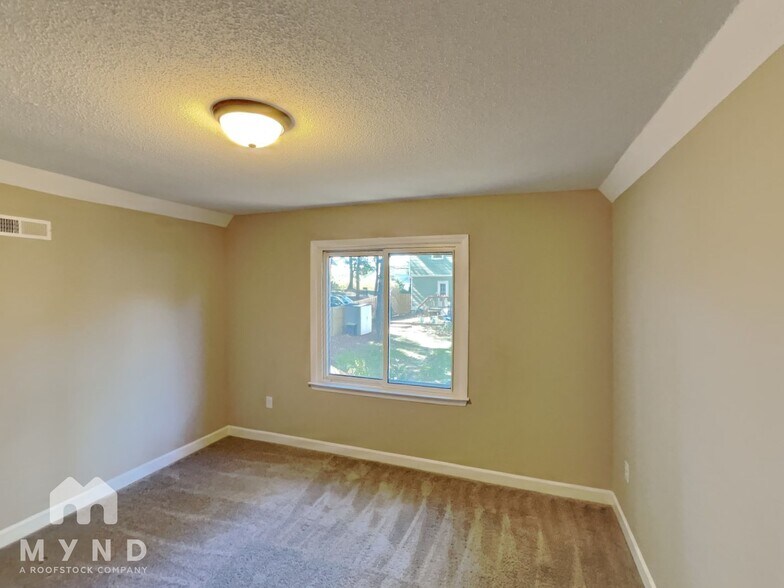 Building Photo - 3203 Whitaker Ct NW