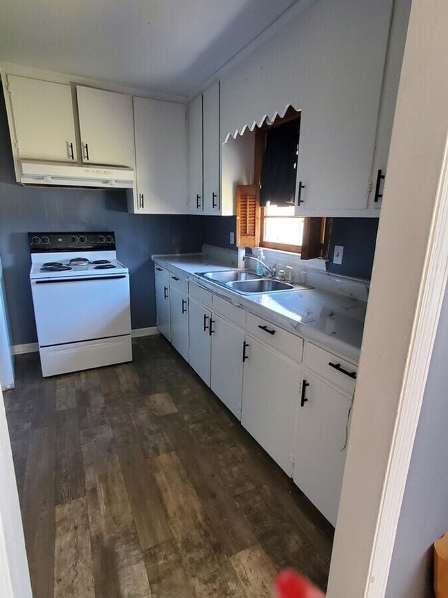 Building Photo - Clean & Comfortable Duplex Minutes from Downtown Madison