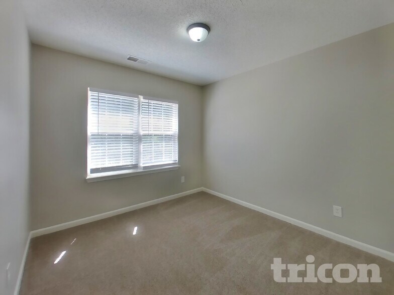 Building Photo - 4035 Far West Dr