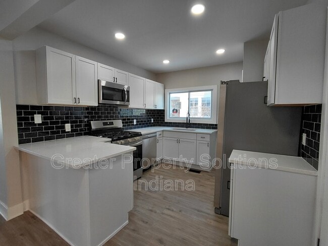 Building Photo - 234 Fernwood St