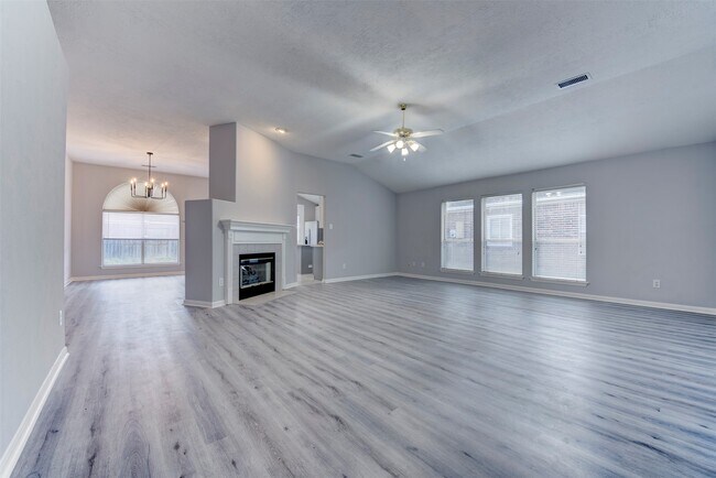 Building Photo - 9026 Eaglecove Dr