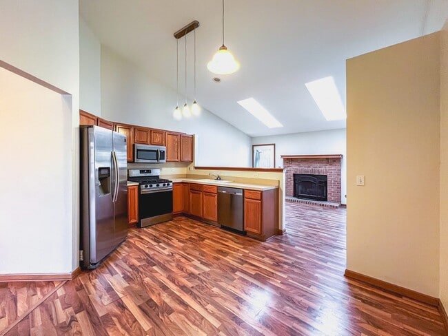 Building Photo - 1320 Darnell Dr