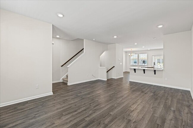 Building Photo - 9 Venice Ln