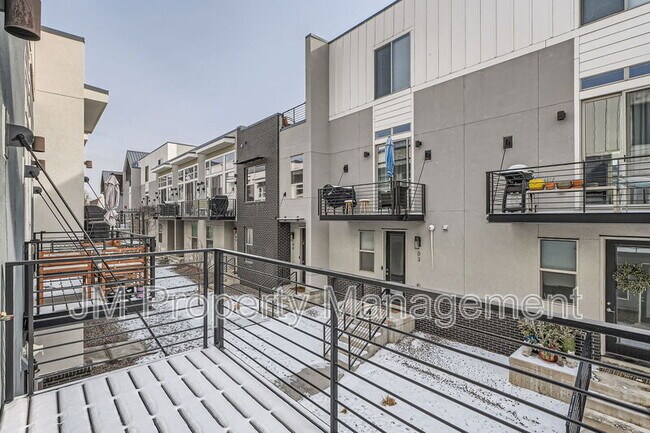 Building Photo - 3090 Wilson Ct