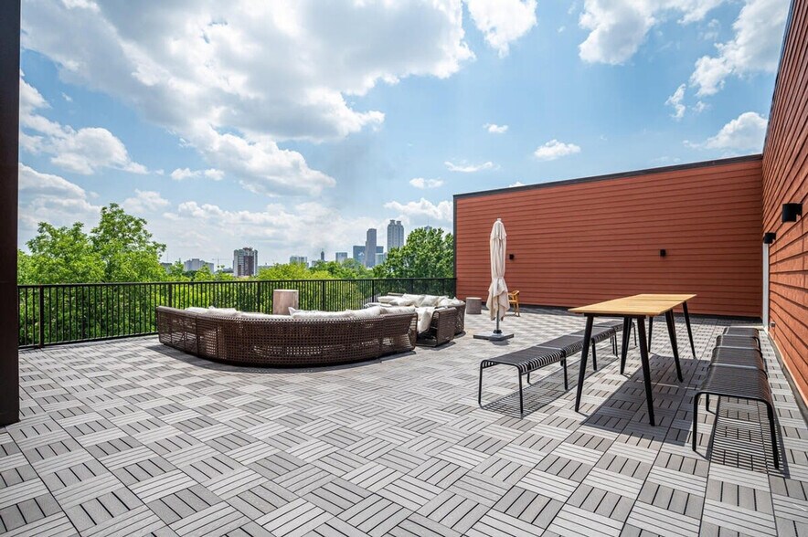 Building Photo - 525 Parkway Dr NE