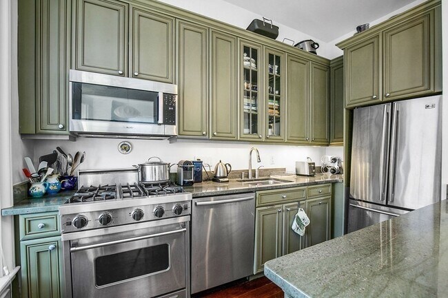 Building Photo - 692 Tremont St
