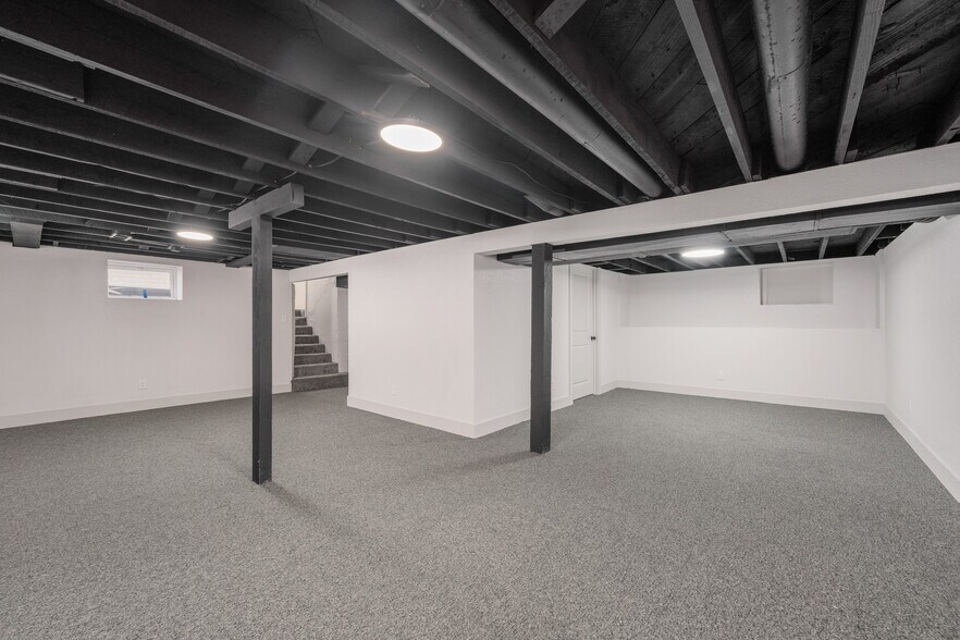 Building Photo - 156 S Estelle St