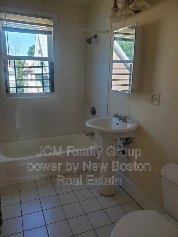 Building Photo - 12 Gayland St