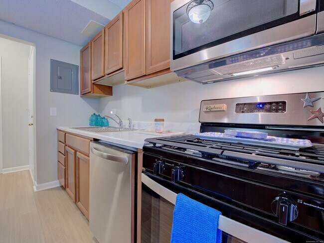 Building Photo - 281 Gardner Ave