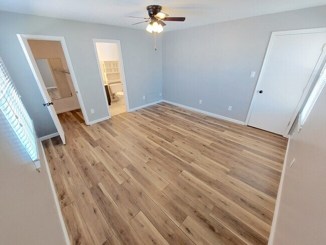 Building Photo - Beautiful Virginia Beach TownHome | 3BR, 2BA