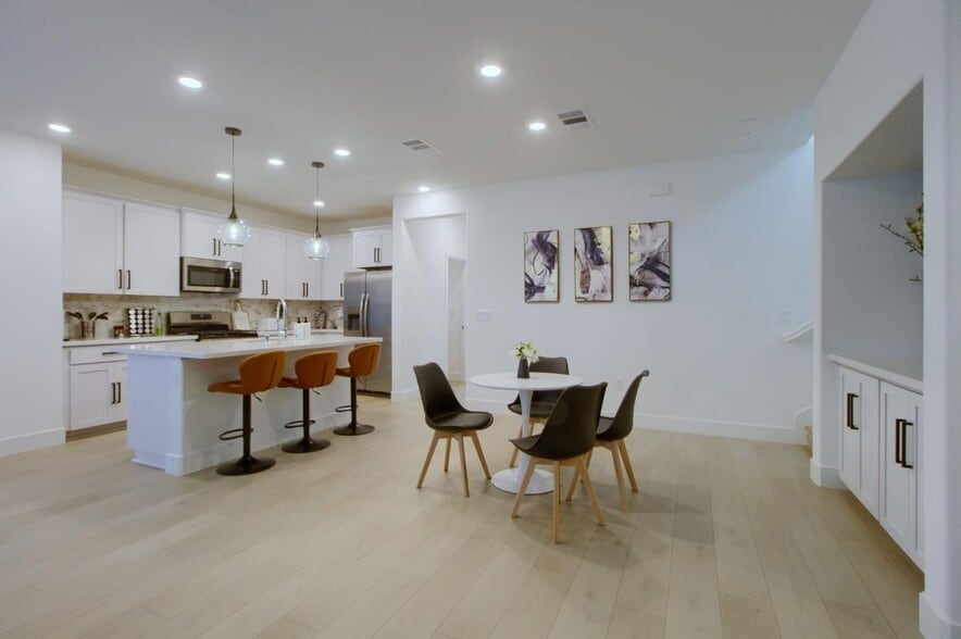 Building Photo - 2123 Sieber Dr