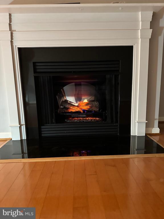 Building Photo - 2220 Fairfax Dr