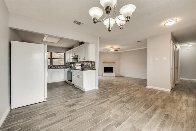 Building Photo - 1125 Shady Elm Ct