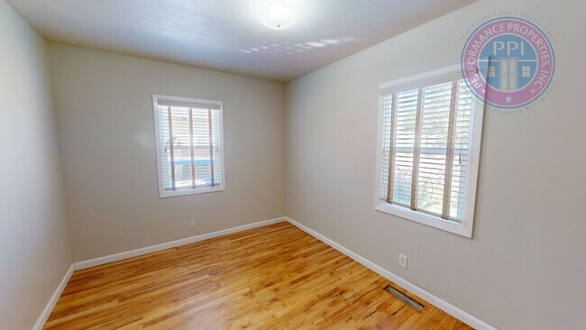 Building Photo - Great Locaton, Small Pet Negotiable w/ Pet Rent