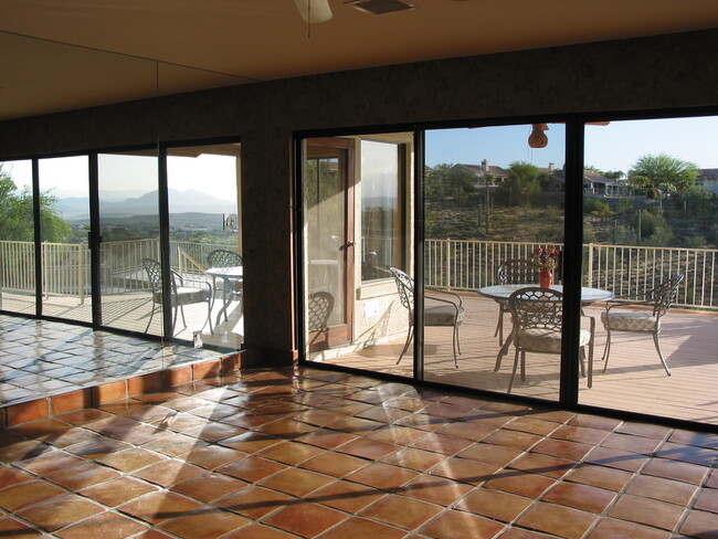 Building Photo - UNFURNISHED GREAT SINGLE FAMILY HOME