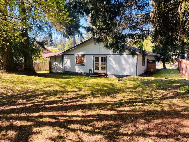Building Photo - Charming 3BR/1BA w/ 1-car garage, long driveway, fenced yard, wood stove & shed/workshop.
