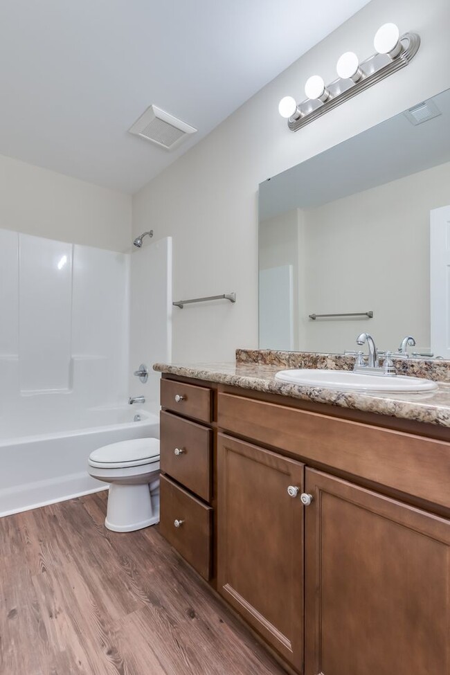 Building Photo - Welcome Home – Spacious Apartment with Mod...