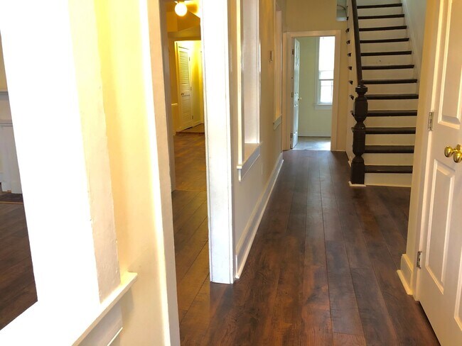 Building Photo - Three-Bedroom Duplex in Downtown Richmond