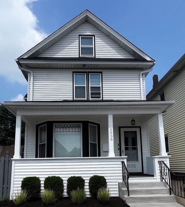 Building Photo - 1055 7th St W